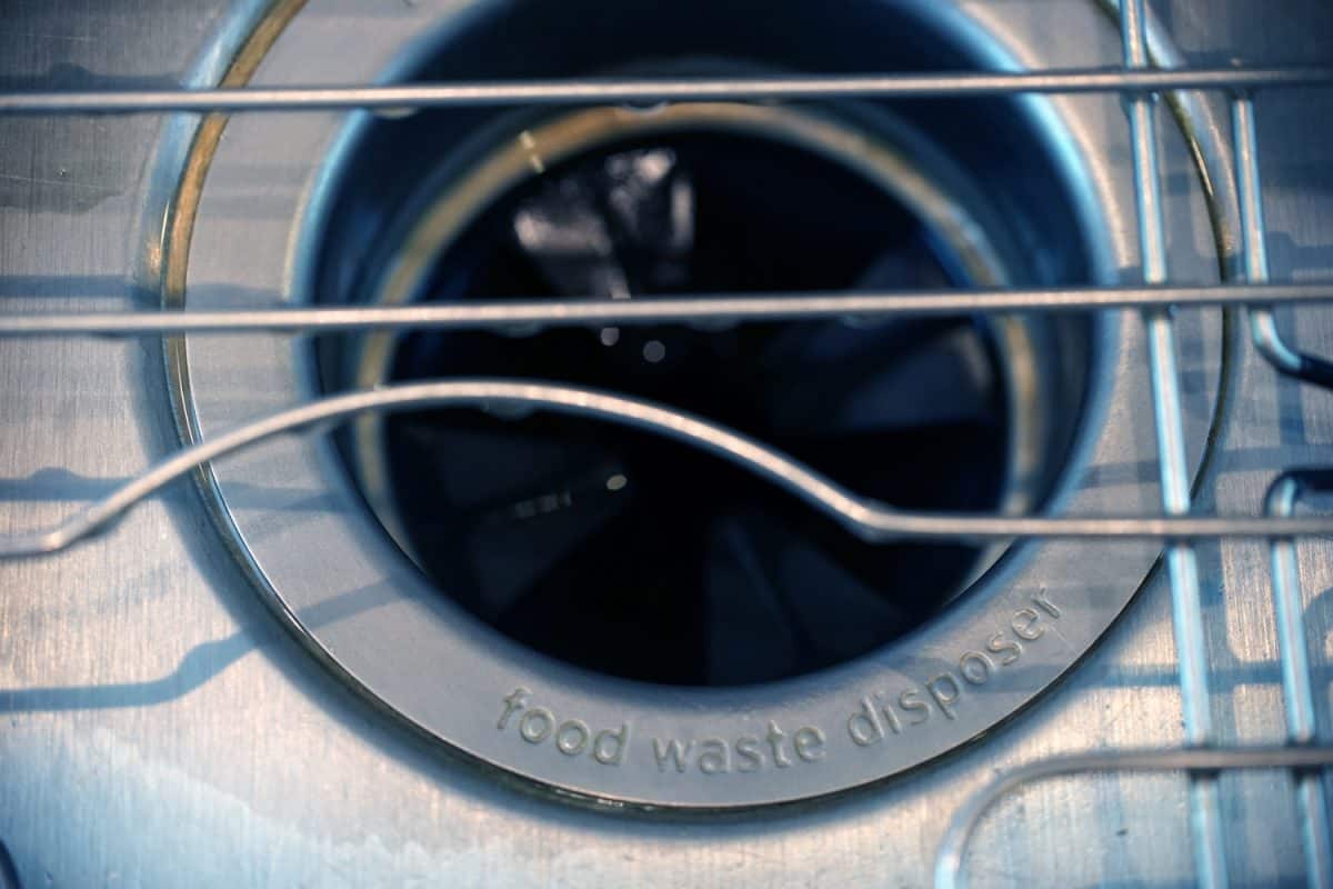 不锈钢与水滴偷厨房水槽雷电竞官网网址