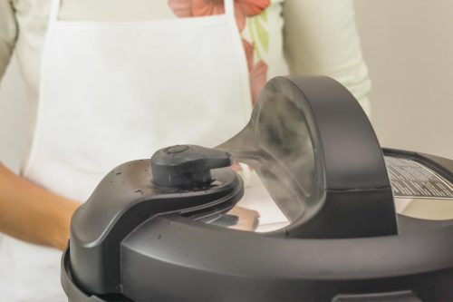 阅读更多关于这篇文章如何清洁一跨入高压锅盖子