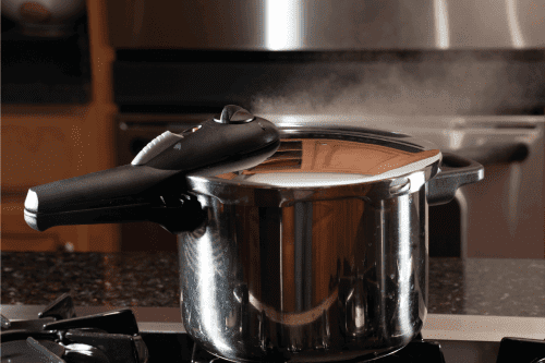 阅读更多关于这篇文章应该压力锅嘶嘶声或制造噪音吗?