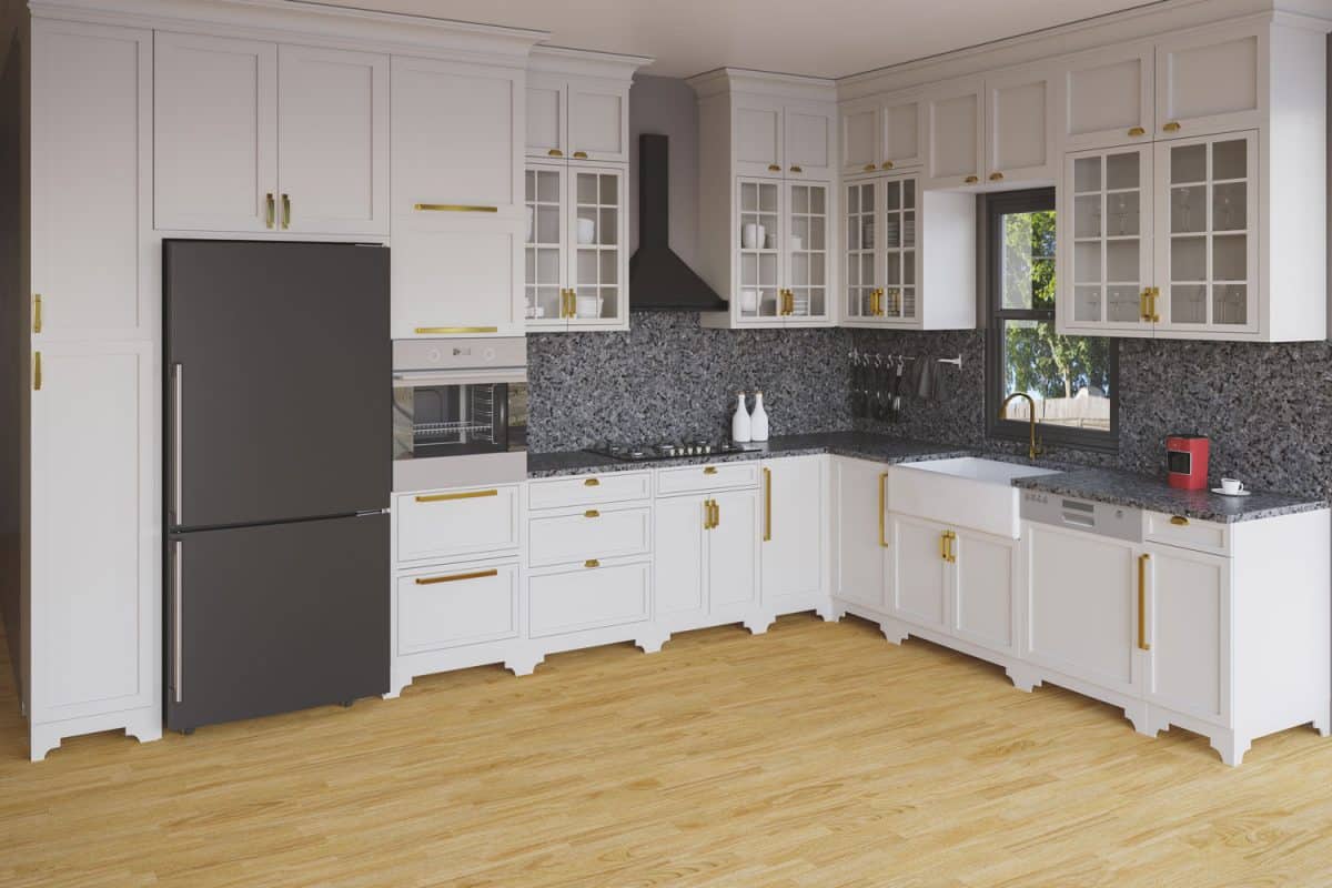 层压地板的优雅和时尚的现代厨房,白色的橱柜和衣柜与灰色连雷电竞官网网址壁