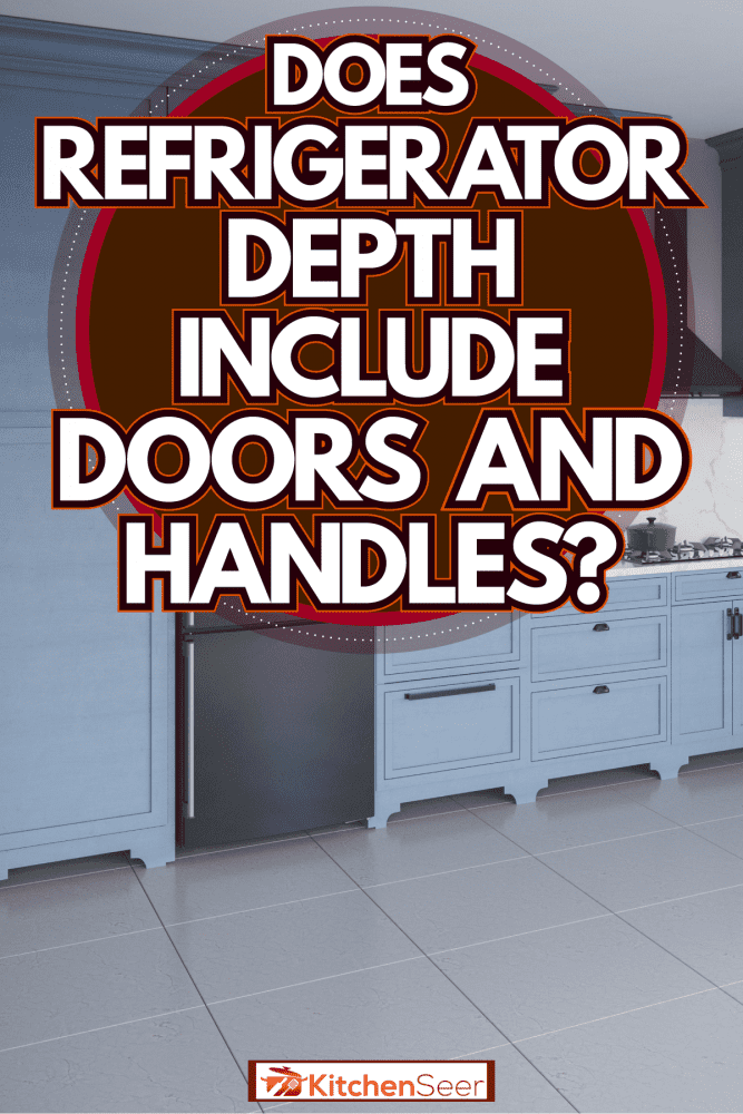 蓝色木内阁与大理石连壁风格的厨房,冰箱包括大门和深度处理吗雷电竞官网网址?