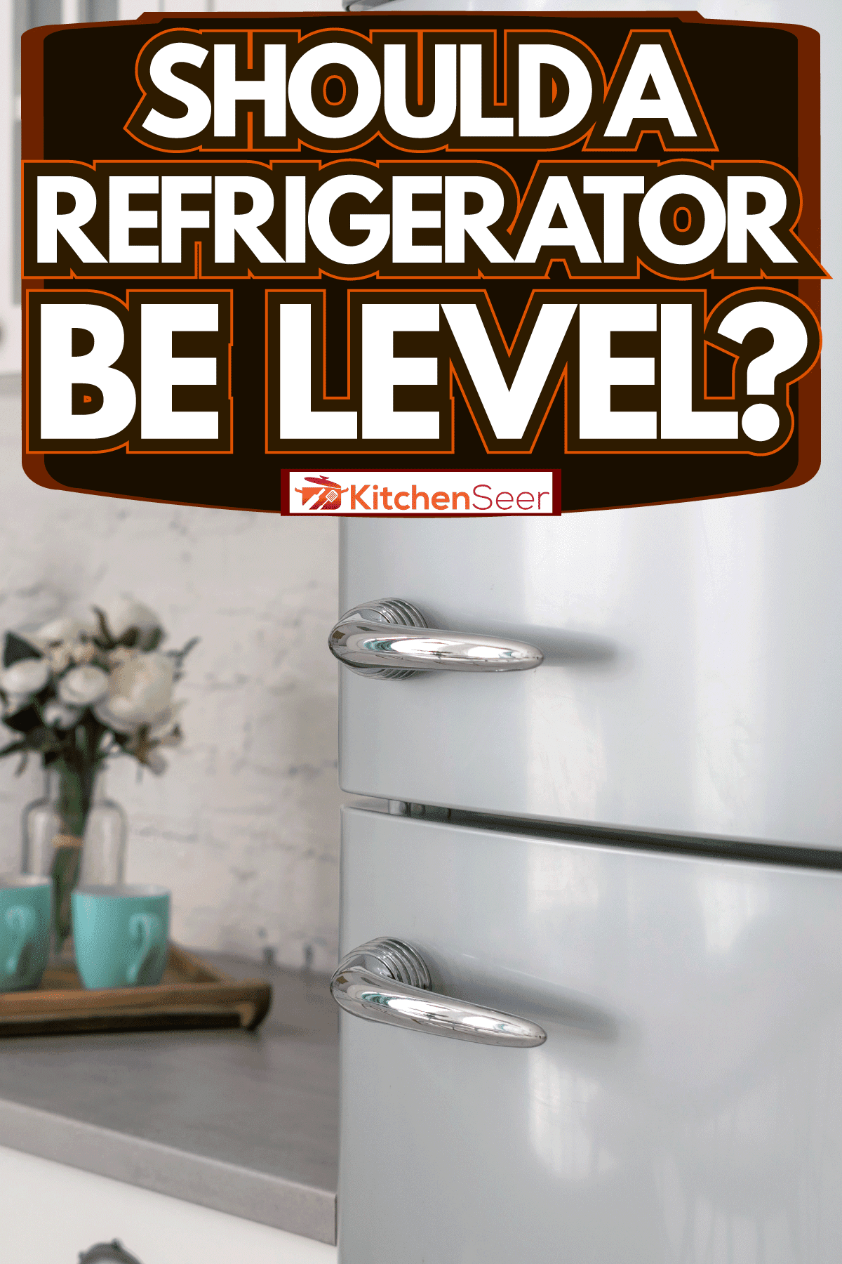 灰色的冰箱在现代厨房,冰箱应该水平吗?雷电竞官网网址