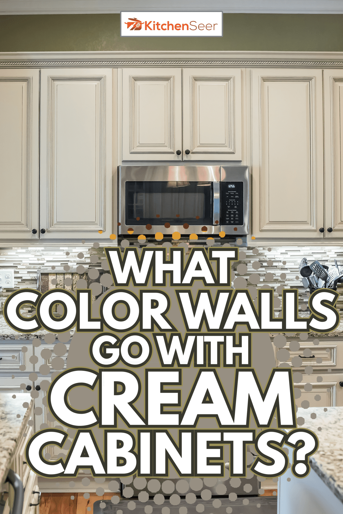 在一栋新建的房子里，绿色的厨房里有一台小家电微波炉，奶油色的橱柜，花岗岩台面，雷电竞官网网址很多橱柜和存储空间——奶油色的橱柜配什么颜色的墙雷竞技官网rb