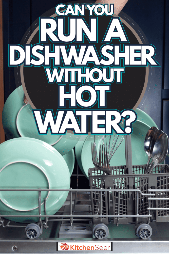 女人把盘子放进洗碗机，没有热水你能开洗碗机吗?