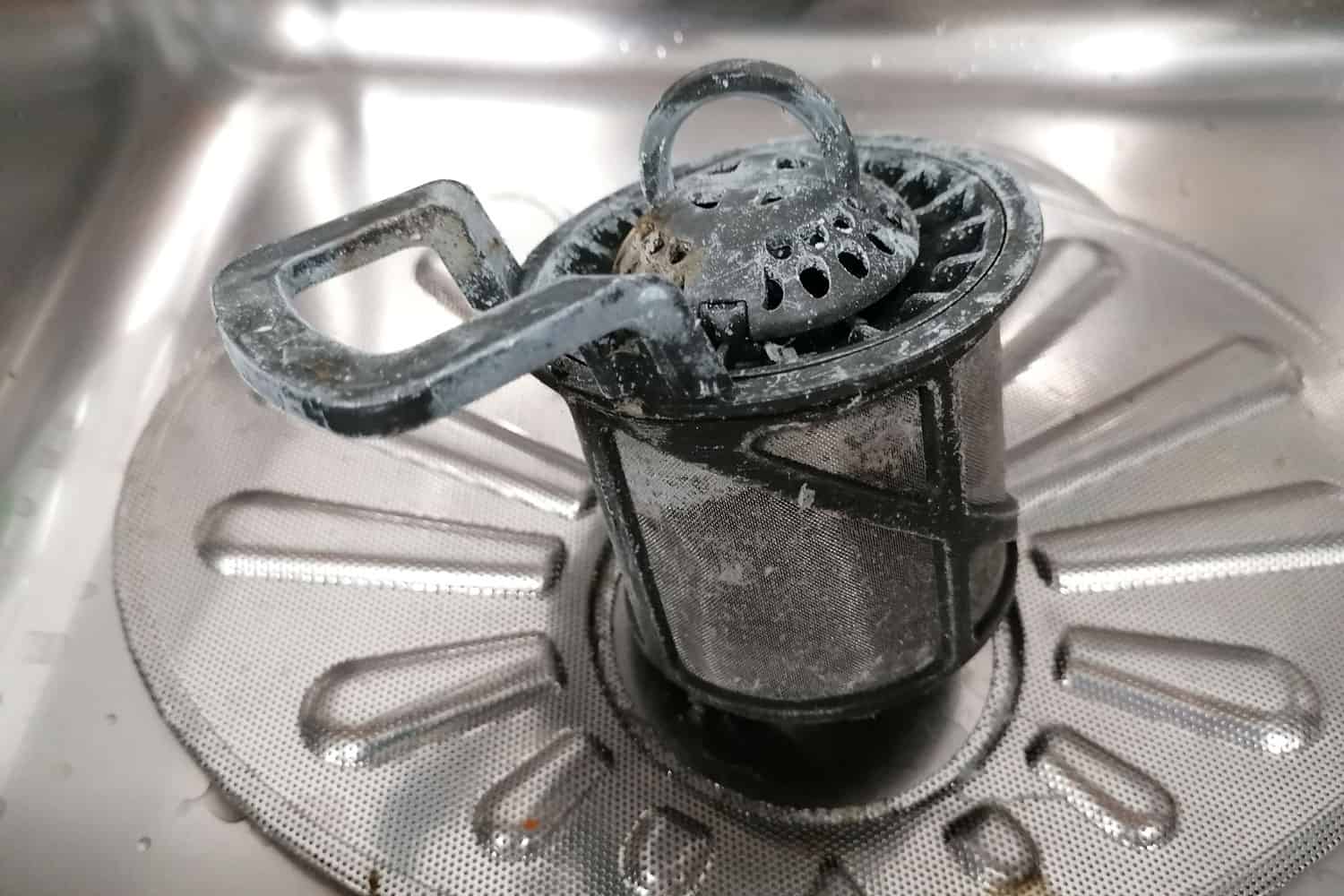 洗碗机过滤器使用过度或每次洗后都没有清洗