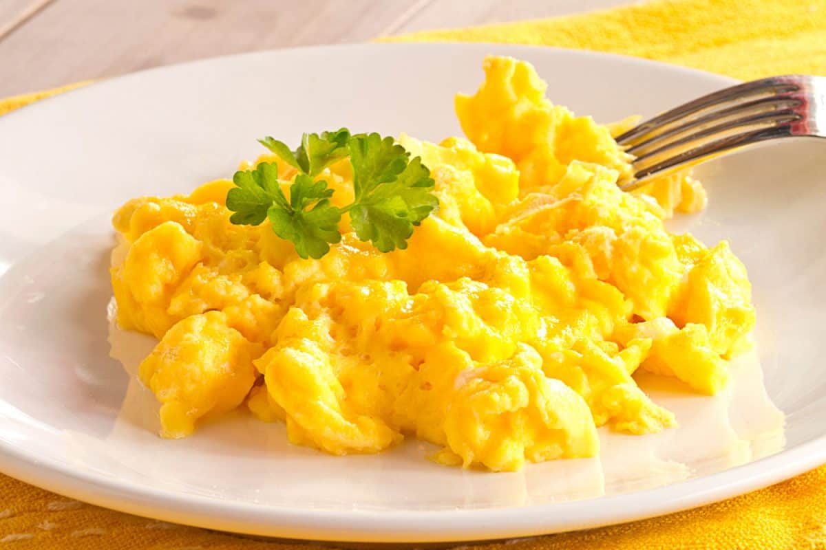 松软可口的蛋加上香菜