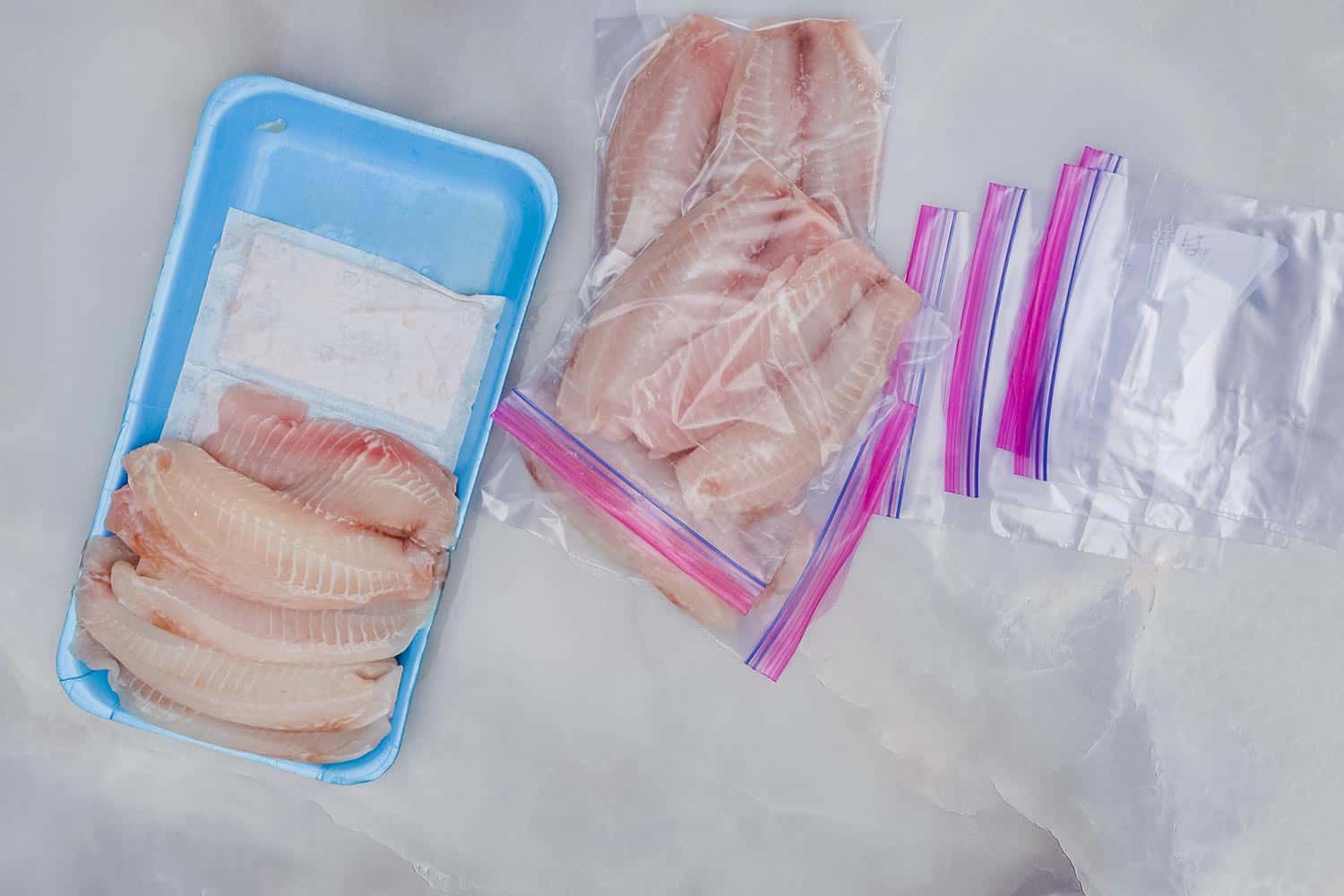 新鲜的生鱼片装在拉链袋里