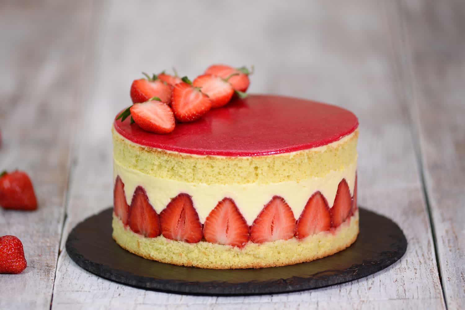 草莓香草奶油海绵蛋糕。草莓蛋糕