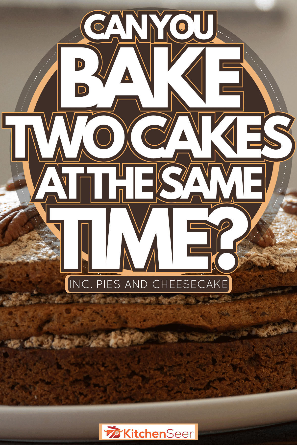 餐桌上的盘子里有两块美味的全素蛋糕，你能同时烤两块蛋糕吗?雷竞技下载app官网——公司。派和芝士蛋糕