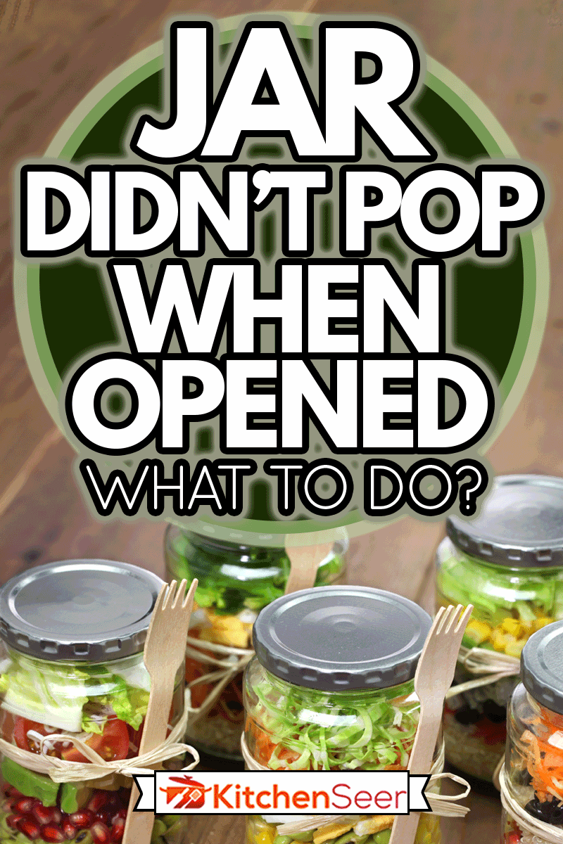 自制健康的沙拉在玻璃罐,罐子不流行当打开——要做什么吗?