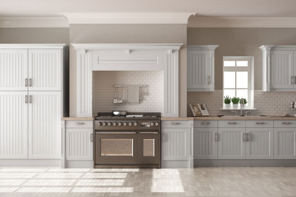 浅灰色厨柜和木制台面与雷电竞官网网址灰色的墙画