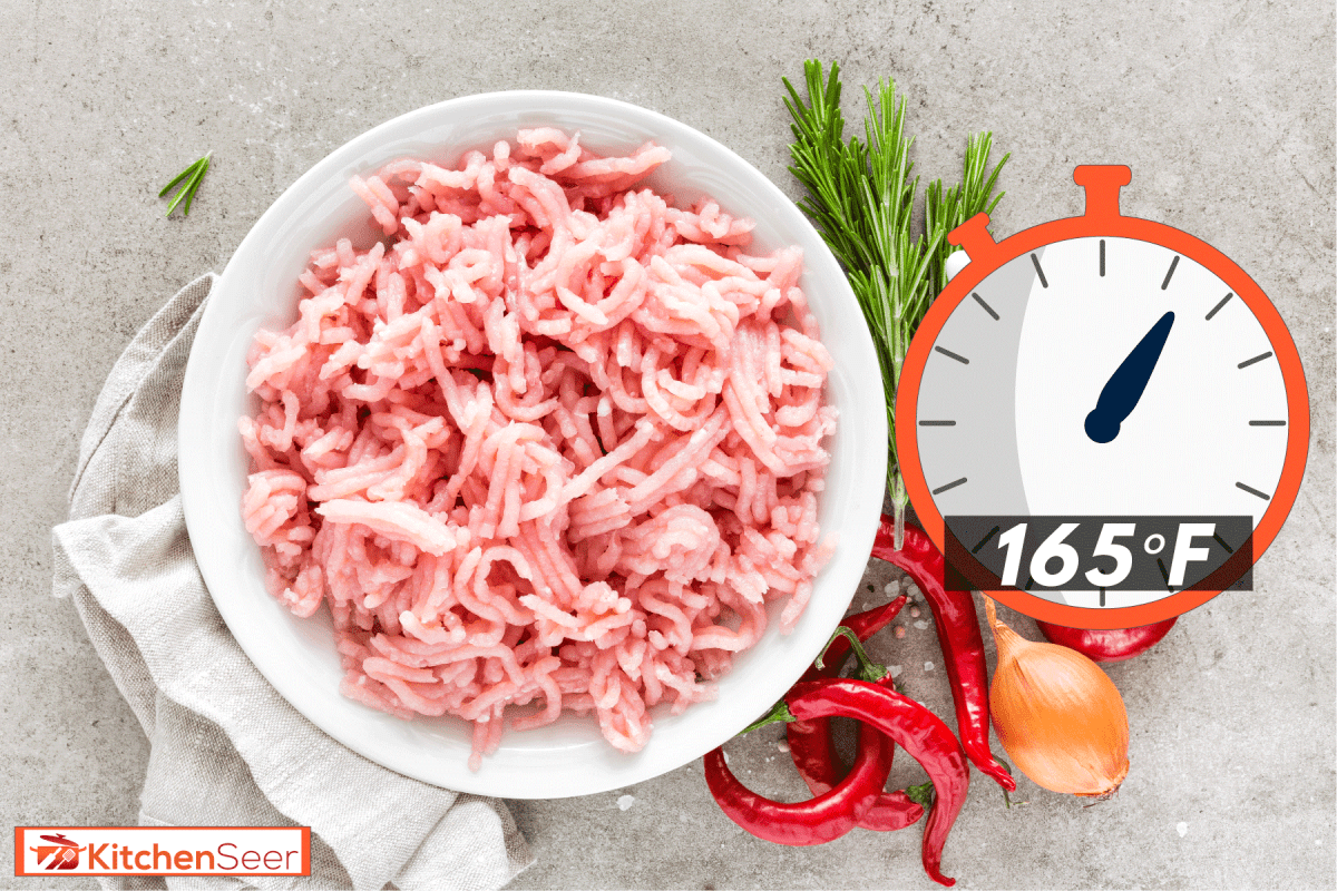 一碗地面土耳其,牛至,辣椒和鸡蛋,烹饪地面土耳其多久呢?