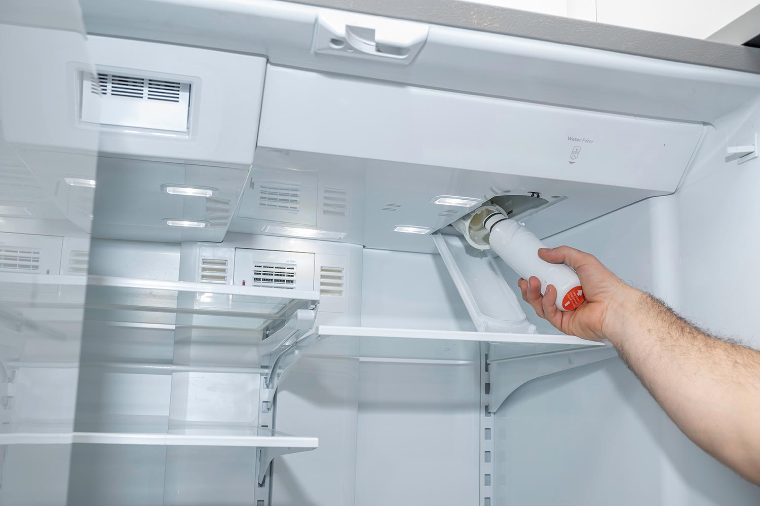 去除冰箱滤水器在现代设备