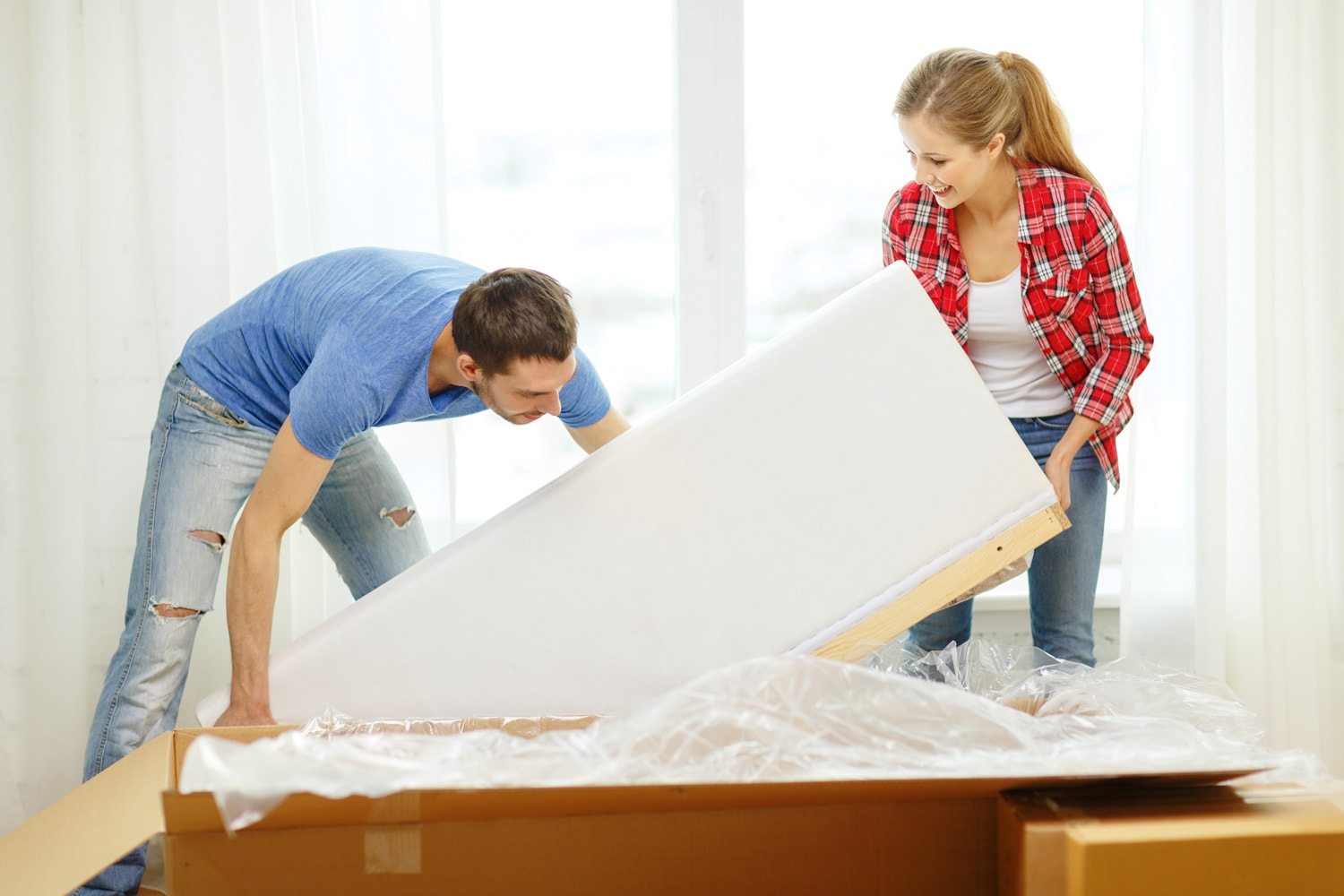 微笑的两大纸箱沙发