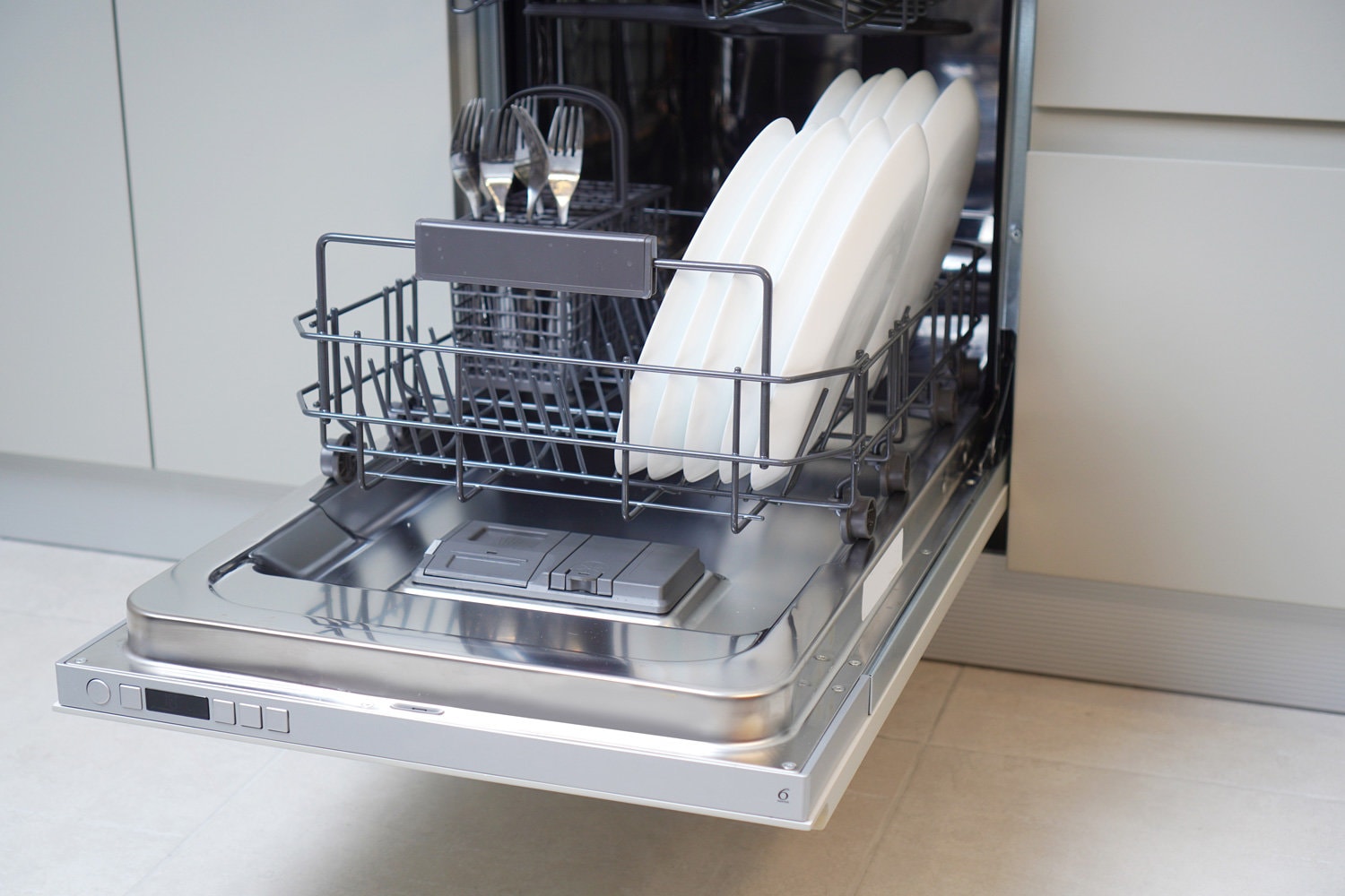 开放式集成洗碗机在现代厨房雷电竞官网网址