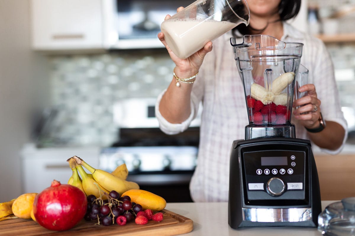 使用Vitamix搅拌器自制的奶昔