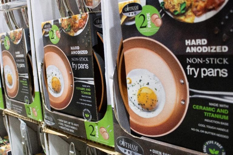 哥谭镇钢的包不沾锅展出,为什么我哥谭镇钢锅粘?