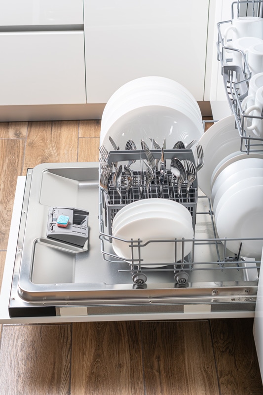 在厨房洗碗机敞开雷电竞官网网址