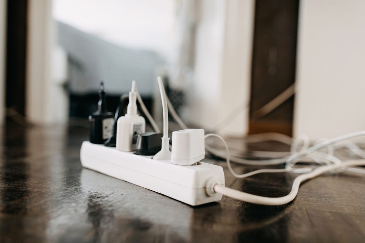 完整的电源板插入类型的指控