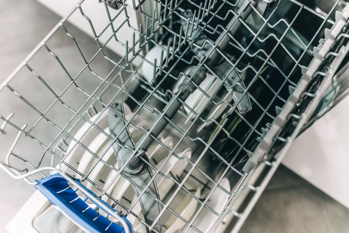 洗碗机细节与水喷雾家用电器内部