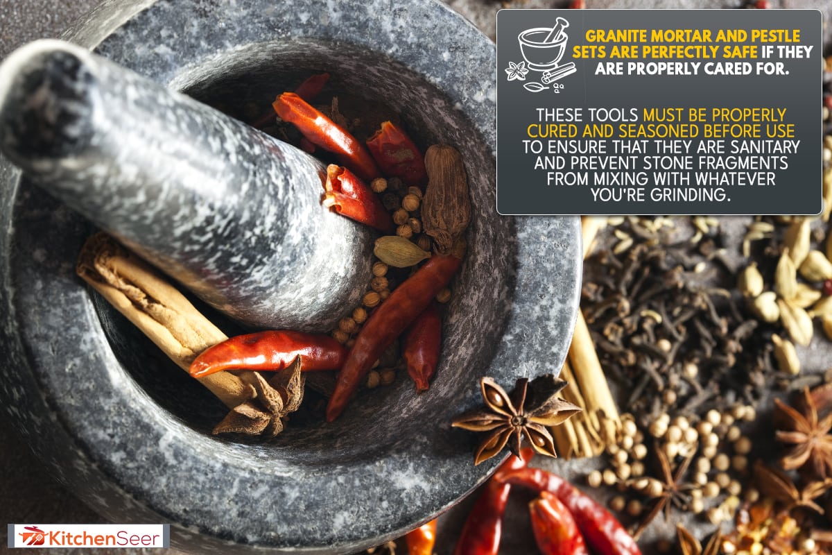 一个花岗岩研钵和研杵与香料准备研磨，花岗岩研钵和研杵安全吗?[及使用方法]