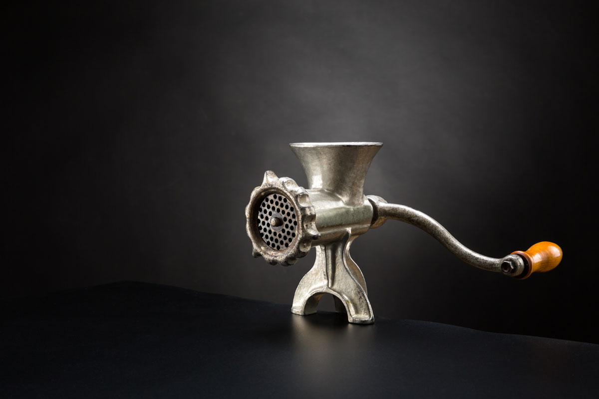 手动磨床上的黑色背景