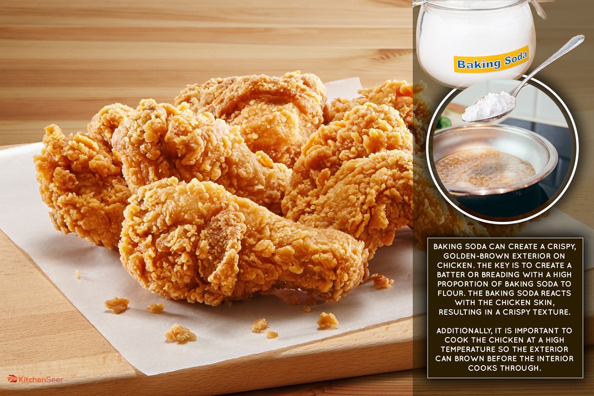 木桌上的脆皮炸鸡，小苏打能做出脆皮鸡肉吗?(是的!以下是如何使用它!］
