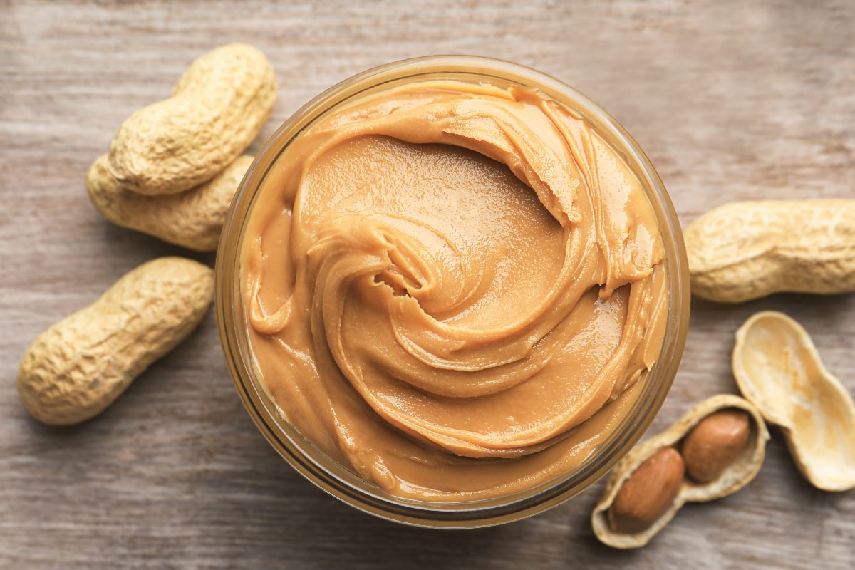 玻璃碗和花生酱