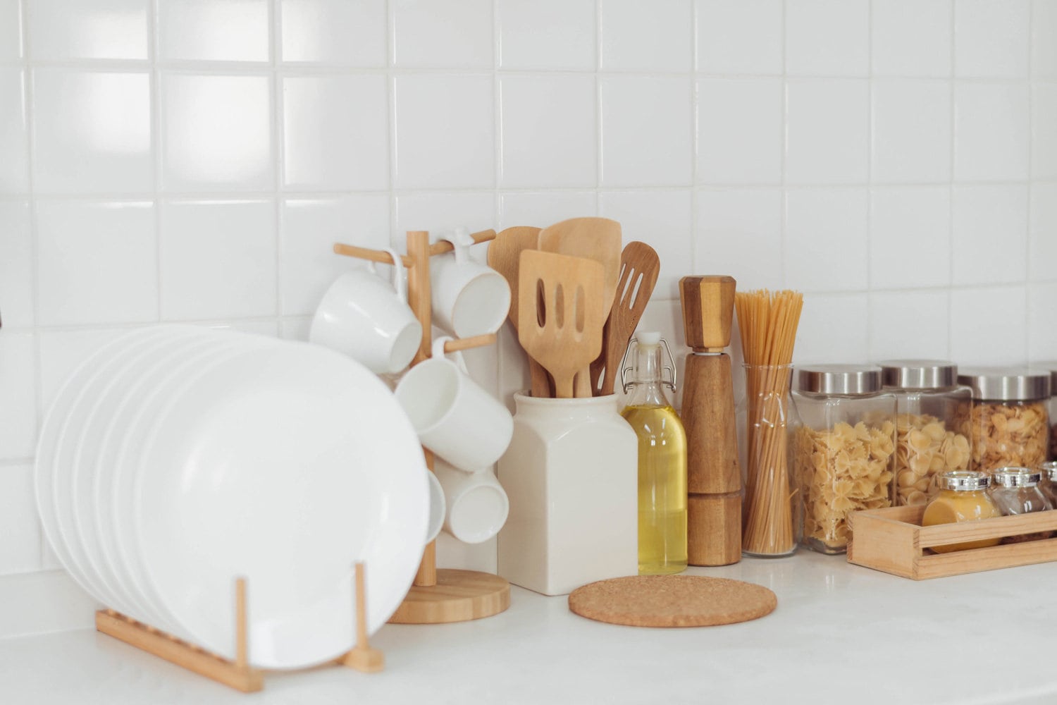 雷电竞官网网址厨房配件,厨房木质餐具厨房里白色的房间,党卫军