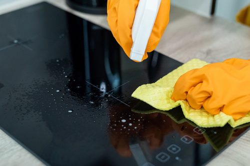 阅读更多关于这篇文章你可以使用烤箱清洁剂在炉子上面吗?