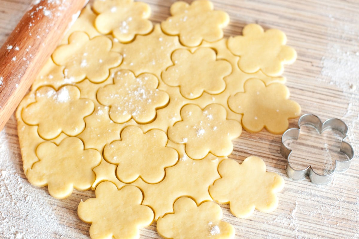 process baking cookies home flower cookies