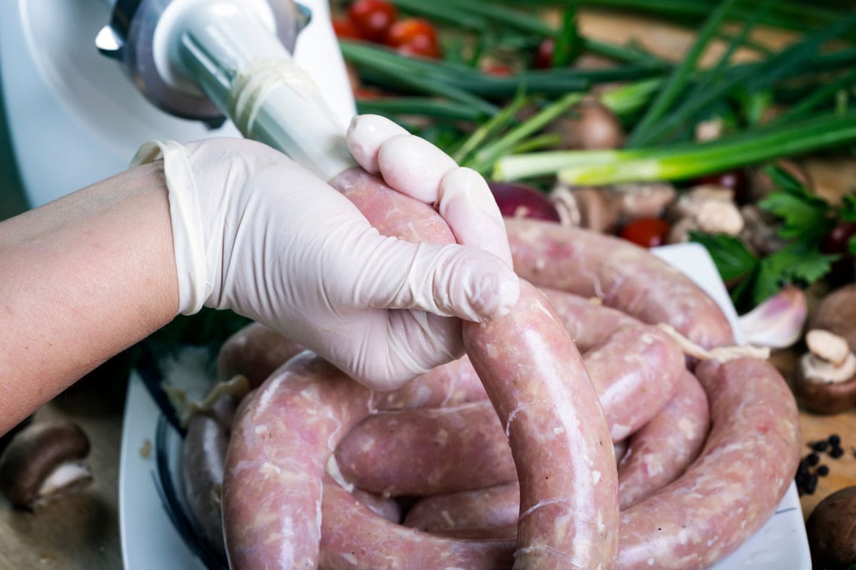 做香肠。厨房自制香肠的制作雷电竞官网网址