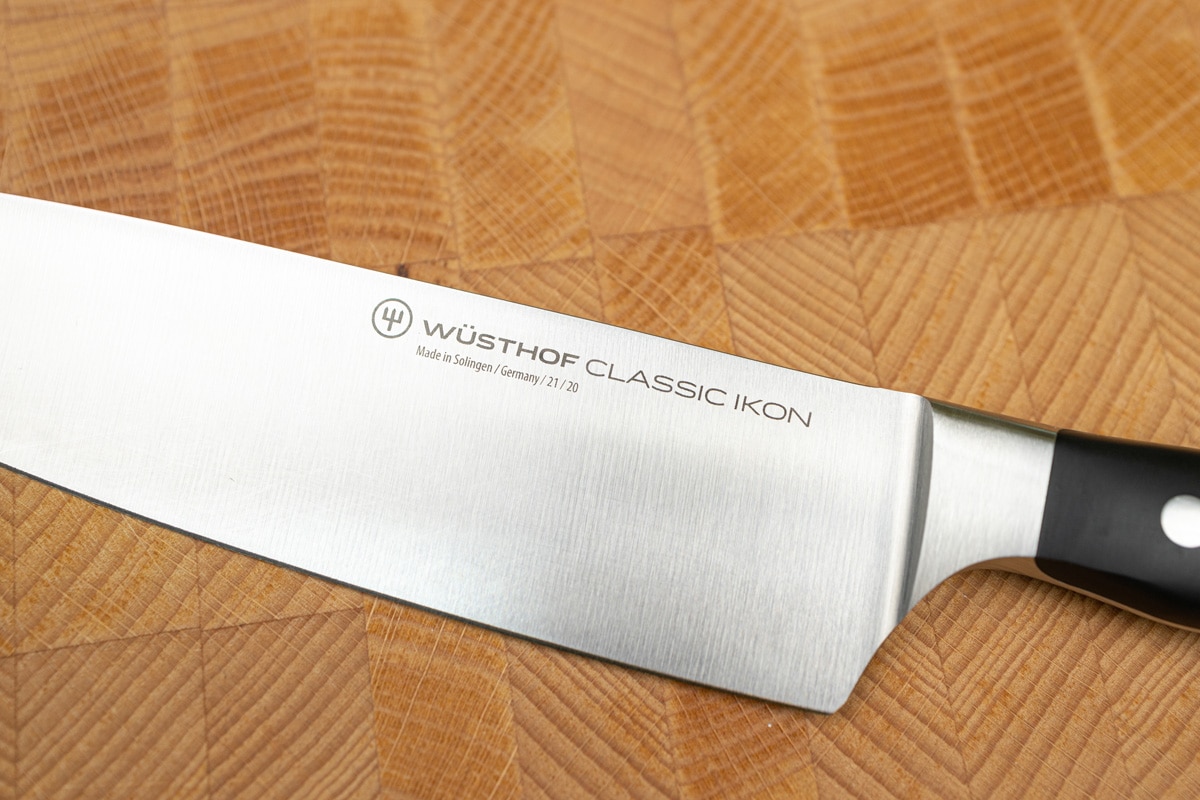 Wusthof经典Ikon大烹饪刀孤立在白色背景上