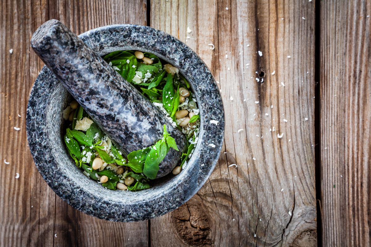 罗勒，帕尔马，松子，大蒜，橄榄