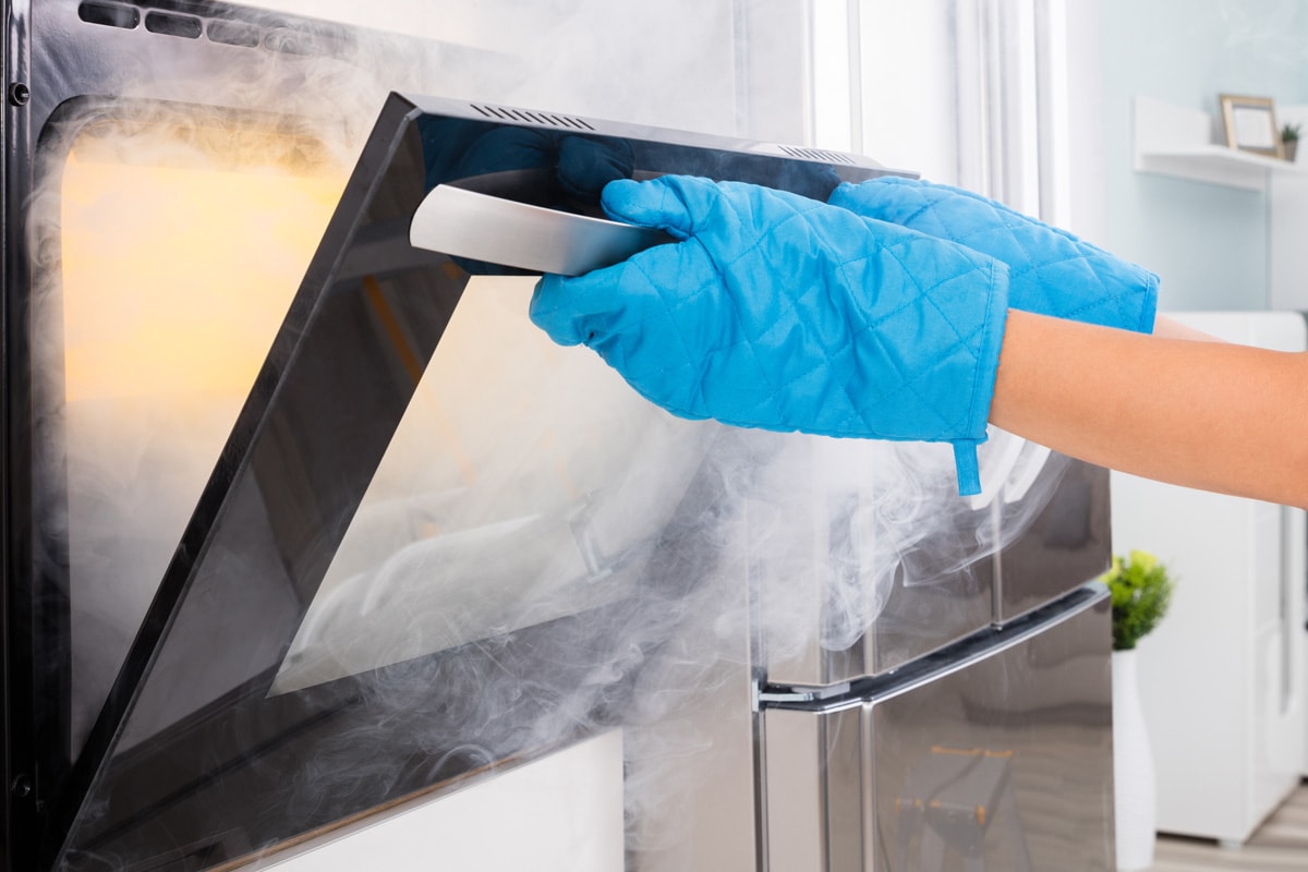 炉燃烧和打开手套