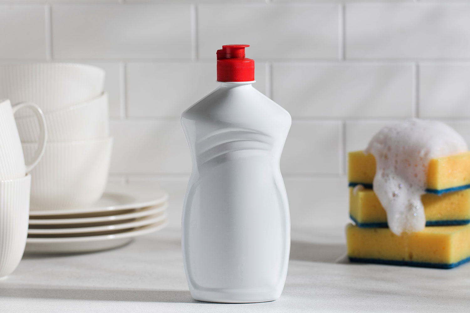 在厨房里洗碗液雷电竞官网网址