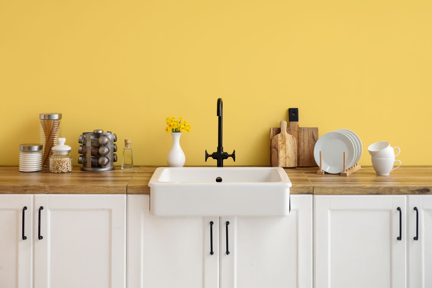 现代的白色厨房配件雷电竞官网网址