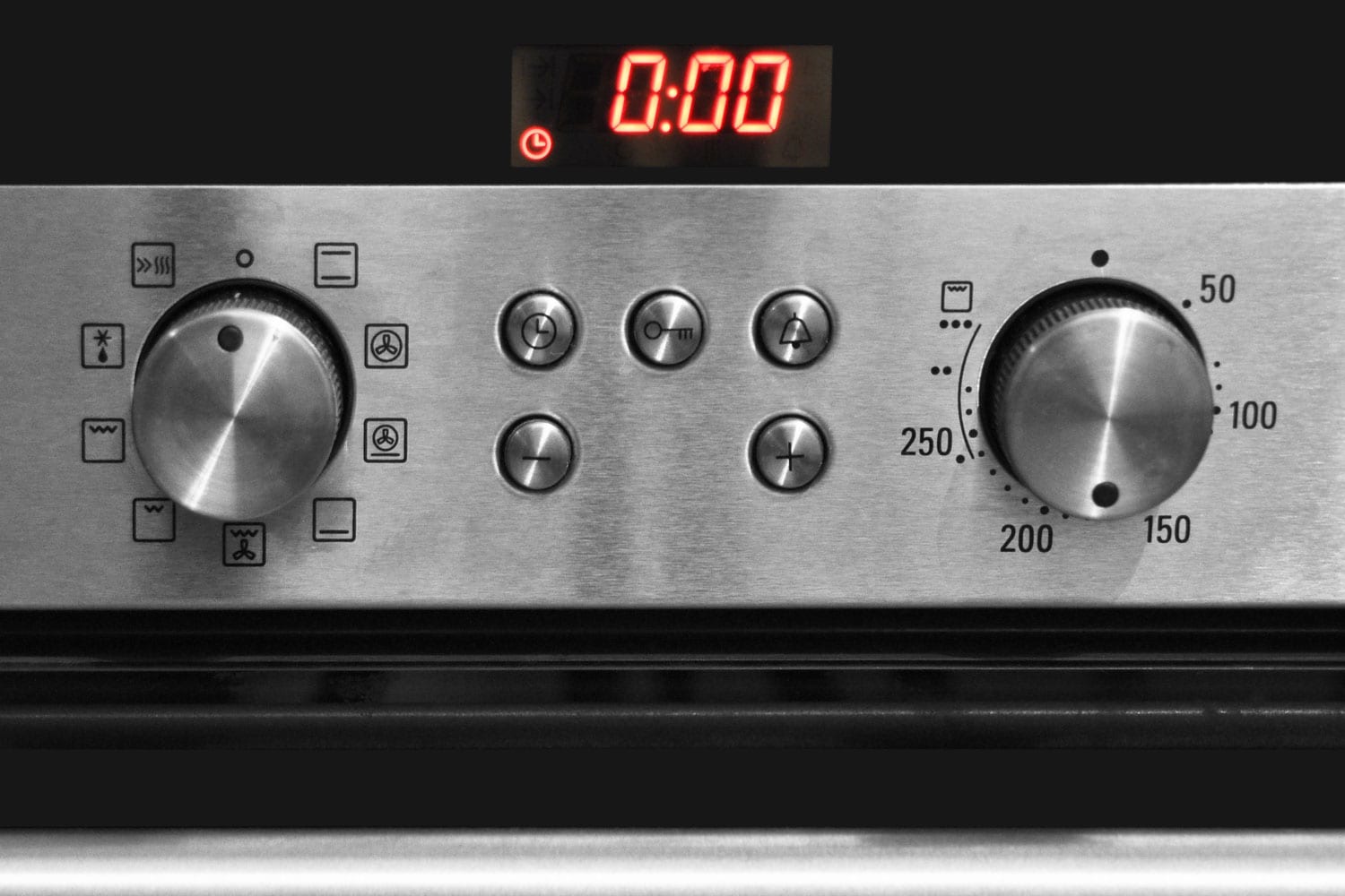 现代厨房有烤箱雷电竞官网网址和控制面板